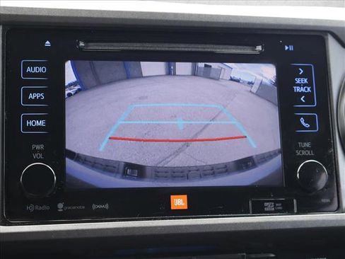 Used 2019 Toyota Tacoma TRD Sport w/ TRD Premium Sport Package AWD/4WD image 18
