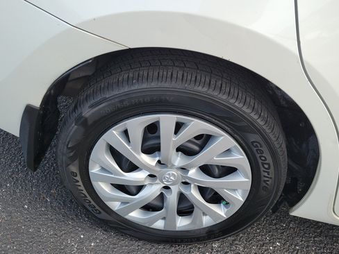 Used 2019 Toyota Corolla LE FWD image 10