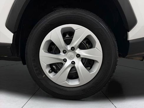 Used 2025 Toyota RAV4 LE image 28