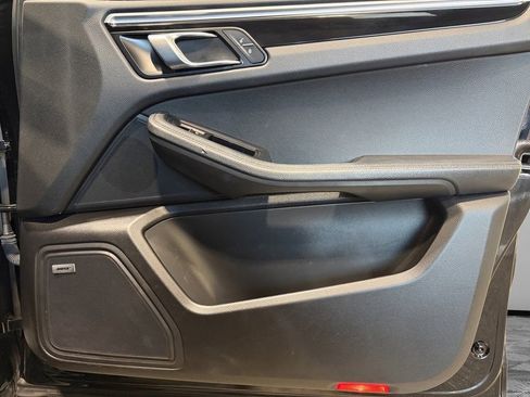 Used 2018 Porsche Macan Base w/ Premium Package image 14