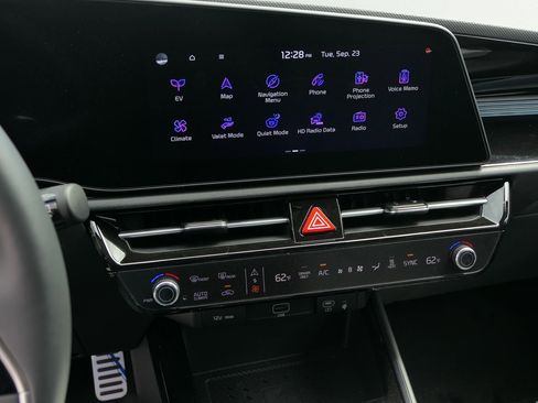 New 2025 Kia Niro Wave image 17