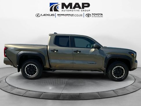 Used 2025 Toyota Tacoma TRD Off-Road w/ TRD Off Road Premium Package AWD/4WD image 6