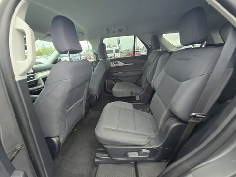 Used 2025 Ford Explorer Active AWD/4WD image 13
