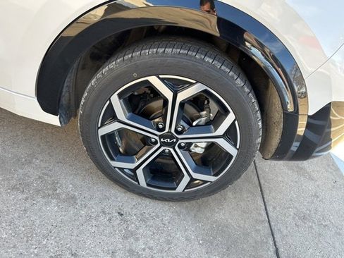 Used 2023 Kia Niro EX Touring image 4