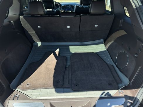 Used 2019 Jeep Grand Cherokee Overland image 30