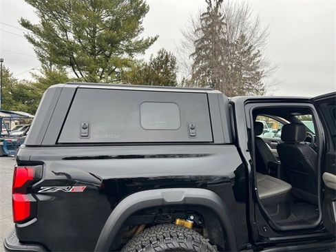 Used 2025 Chevrolet Colorado ZR2 w/ Technology Package image 29