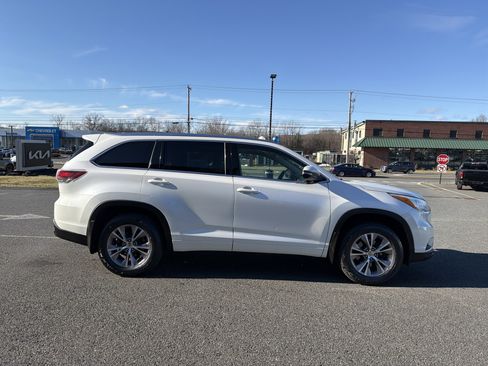 Used 2015 Toyota Highlander XLE image 4
