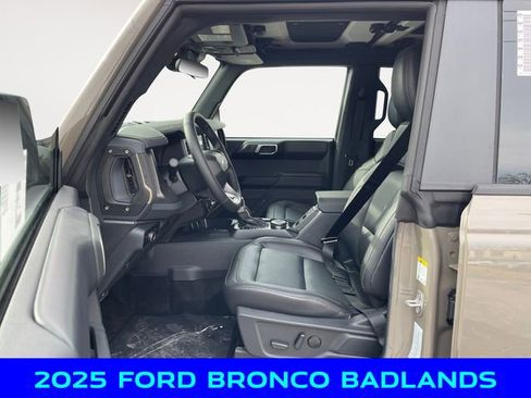 New 2025 Ford Bronco Badlands image 9