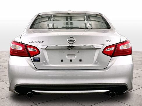 Used 2017 Nissan Altima 2.5 SV w/ Convenience Package FWD image 5