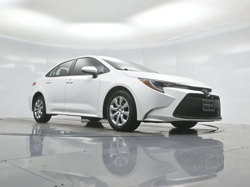 Used 2023 Toyota Corolla LE FWD image 45