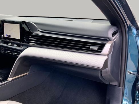 Used 2025 Toyota Camry SE FWD image 18