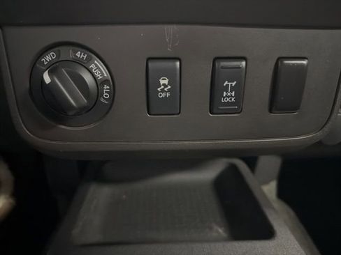 Used 2012 Nissan Frontier PRO-4X image 19