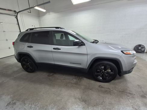 Used 2017 Jeep Cherokee Sport AWD/4WD image 3