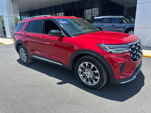 Certified 2025 Ford Explorer Platinum RWD image 2