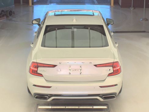 Used 2019 Volvo S60 T6 R-Design image 3