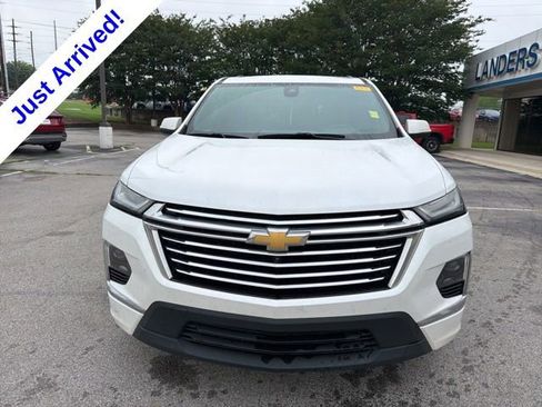 Used 2023 Chevrolet Traverse Premier FWD image 9
