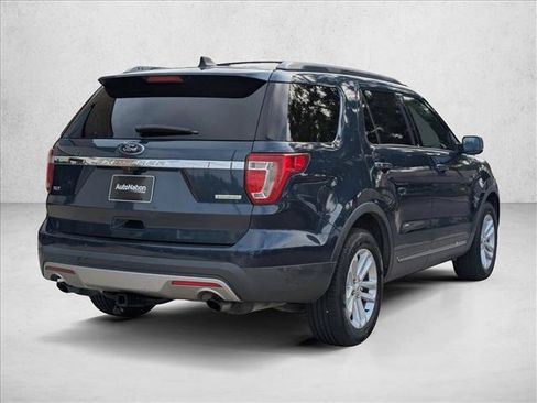 Used 2017 Ford Explorer XLT w/ Equipment Group 202A FWD image 5