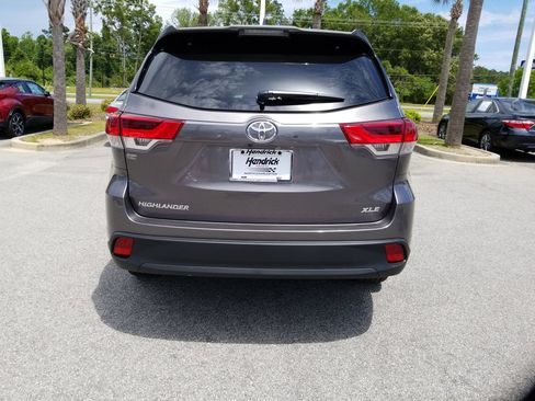 Used 2019 Toyota Highlander XLE FWD image 6