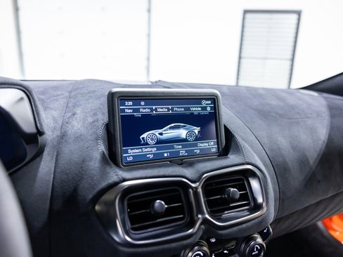 Used 2020 Aston Martin V8 Vantage Coupe image 40