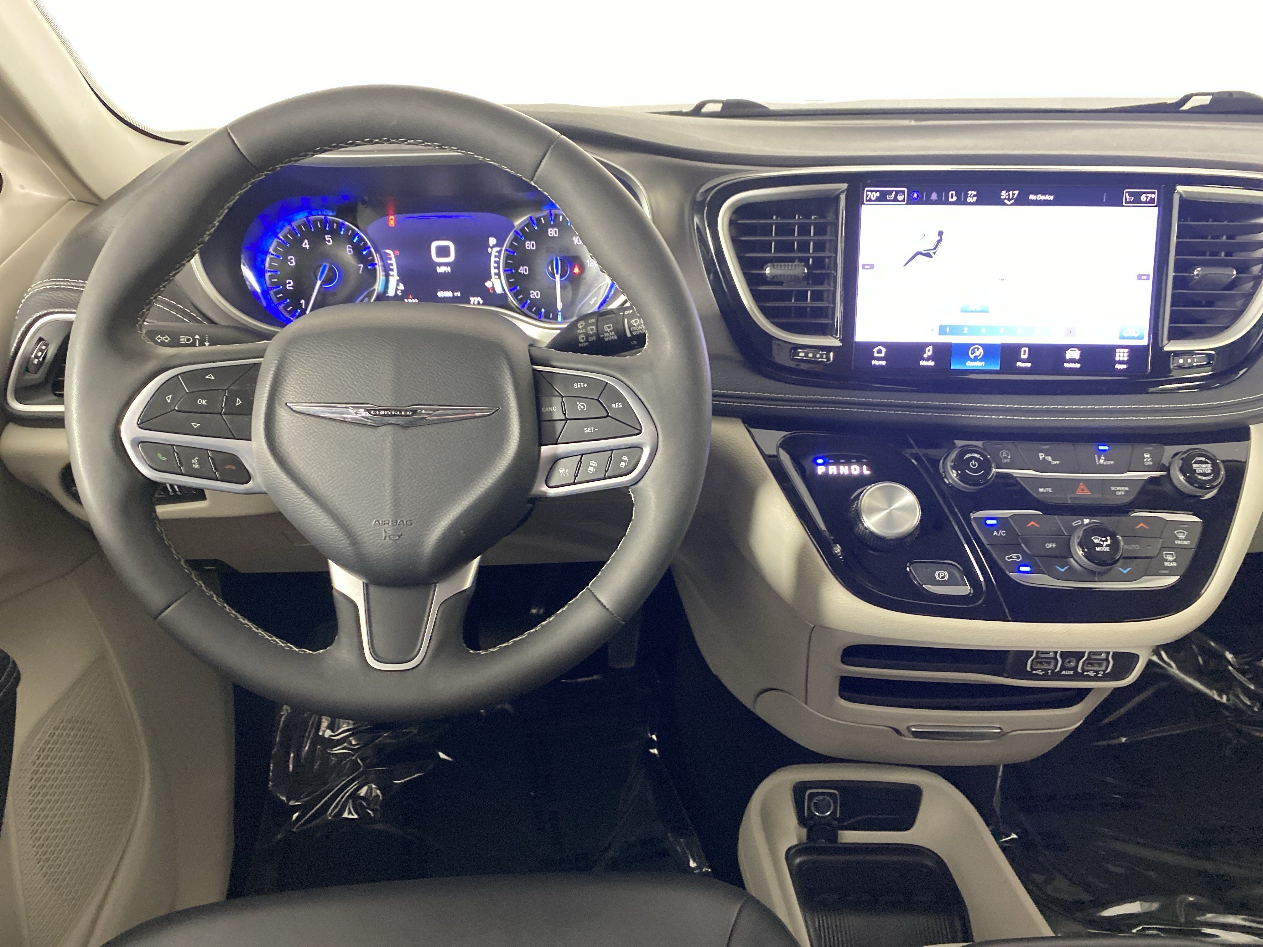 Used 2024 Chrysler Pacifica Touring-L AWD/4WD image 18