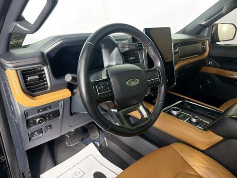 Used 2024 Ford Expedition Platinum AWD/4WD image 9