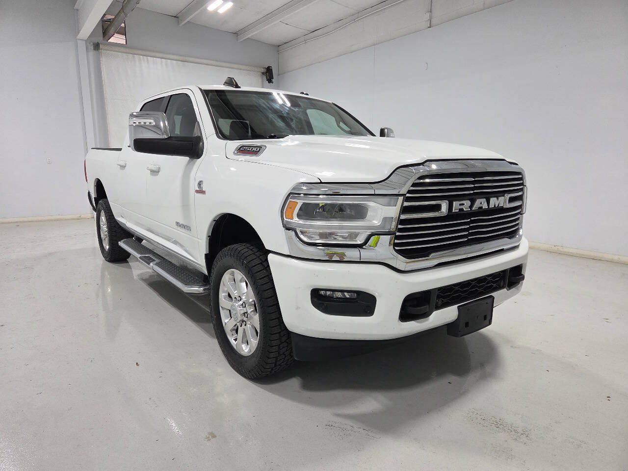 Used 2023 RAM 2500 Laramie AWD/4WD image 3