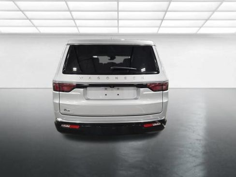 Used 2023 Jeep Wagoneer 4WD w/ Convenience Group I image 5
