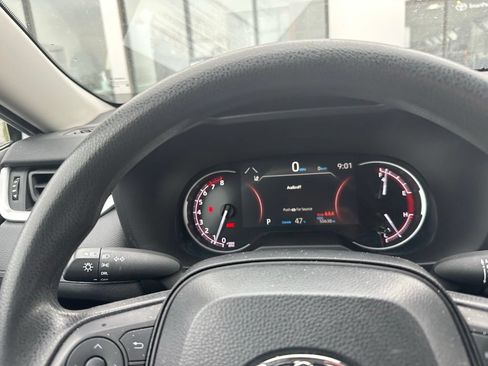 Used 2024 Toyota RAV4 LE AWD/4WD image 9