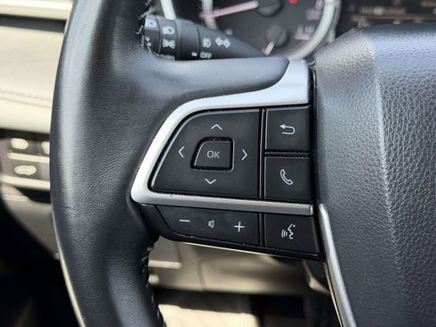 Certified 2024 Toyota Highlander XLE image 10