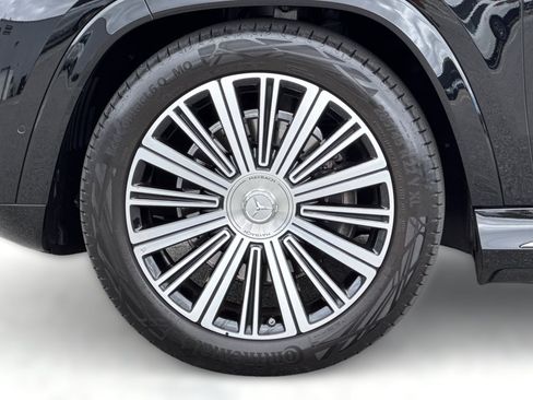 Used 2025 Mercedes-Benz Maybach GLS 600 4MATIC image 11