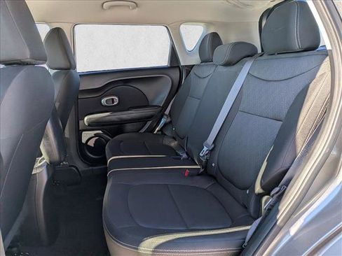 Used 2016 Kia Soul image 18