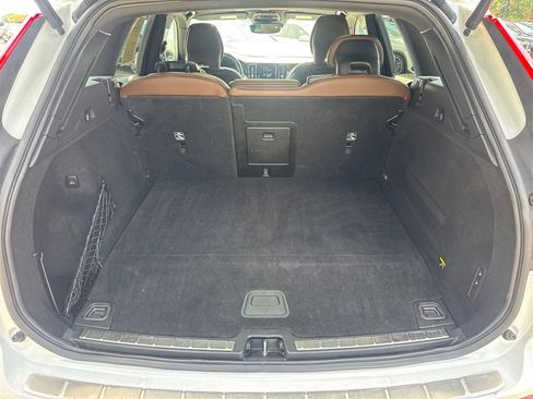 Used 2019 Volvo XC60 T8 Inscription w/ Advanced Package image 18