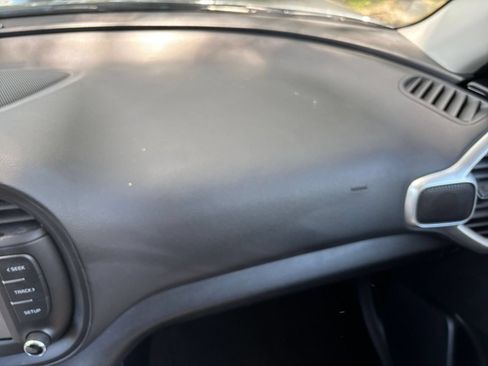 Used 2025 Kia Soul LX w/ LX Technology Package FWD image 33