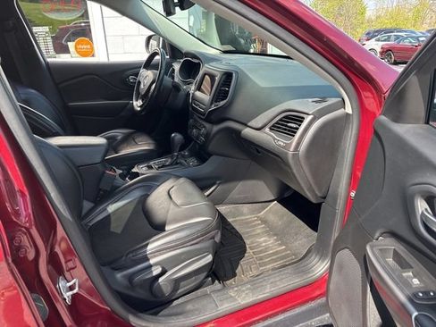 Used 2020 Jeep Cherokee Latitude Plus w/ Comfort/Convenience Group AWD/4WD image 7