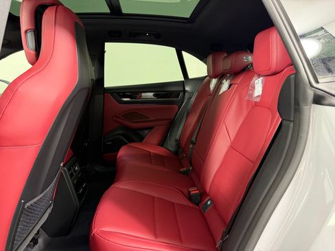 Certified 2026 Porsche Macan Electric RWD image 18