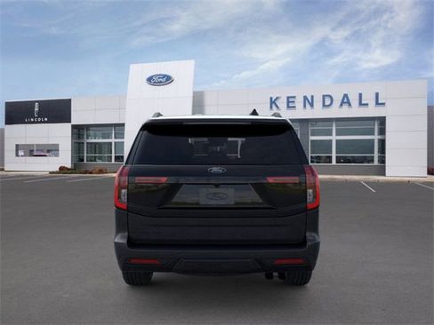 New 2026 Ford Expedition Platinum image 5