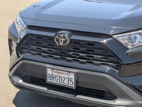 Used 2022 Toyota RAV4 LE FWD image 9