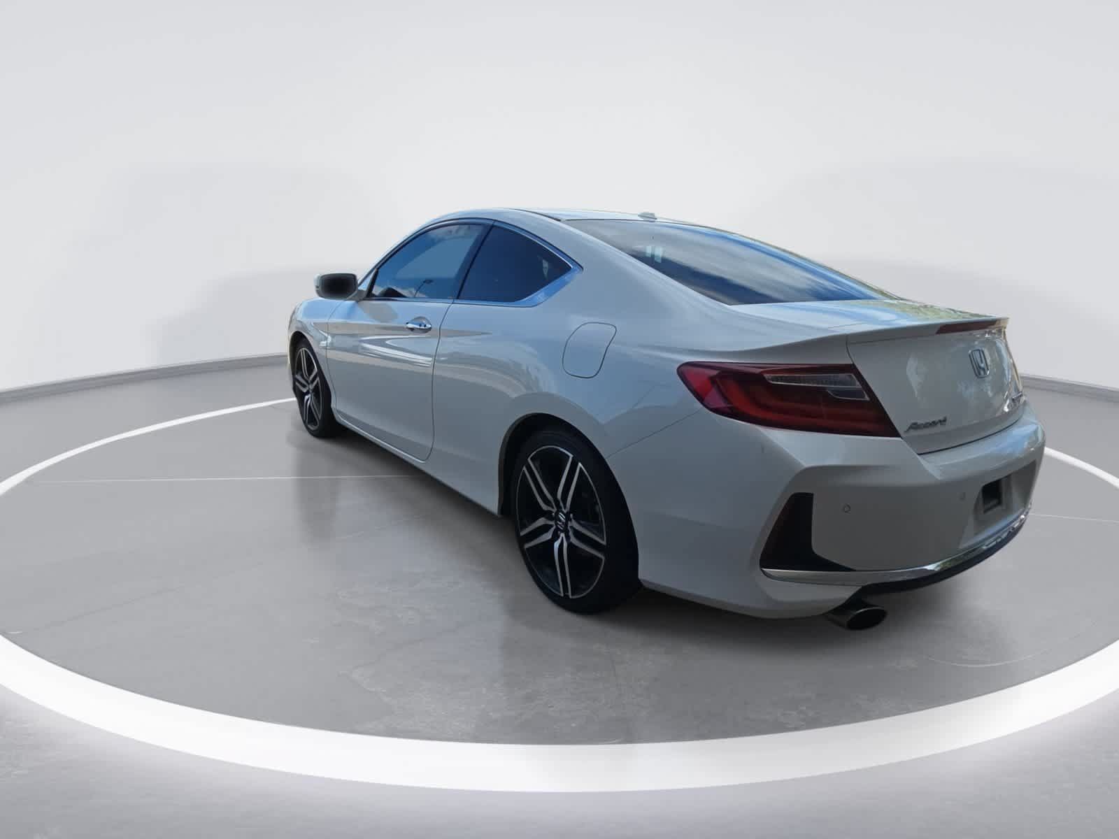 Used 2016 Honda Accord Touring image 6