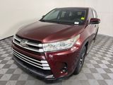 Used 2017 Toyota Highlander LE image 2