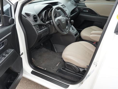 Used 2014 MAZDA MAZDA5 Sport FWD image 13