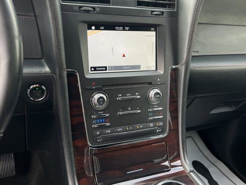 Used 2016 Lincoln Navigator Reserve RWD image 21
