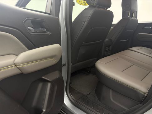 Used 2025 Chevrolet Colorado ZR2 w/ Technology Package AWD/4WD image 39