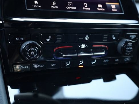 Certified 2024 Jeep Grand Cherokee L Laredo image 23