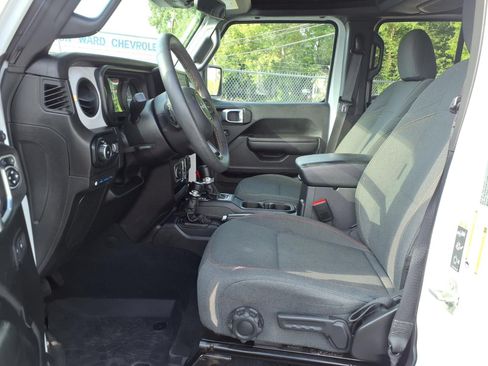 Used 2024 Jeep Wrangler Unlimited w/ Convenience Group AWD/4WD image 19