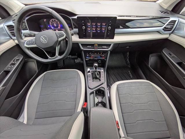New 2026 Volkswagen Taos SE FWD image 3