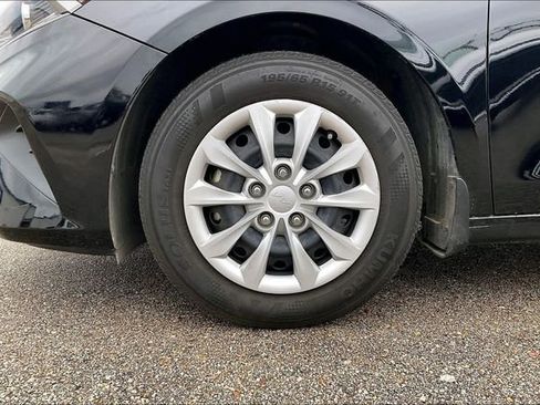 Used 2024 Kia Forte LX image 4