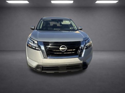 Used 2025 Nissan Pathfinder SV AWD/4WD image 8