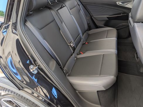 Used 2023 Volkswagen ID.4 Pro S image 19