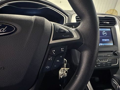Used 2016 Ford Fusion SE FWD image 35