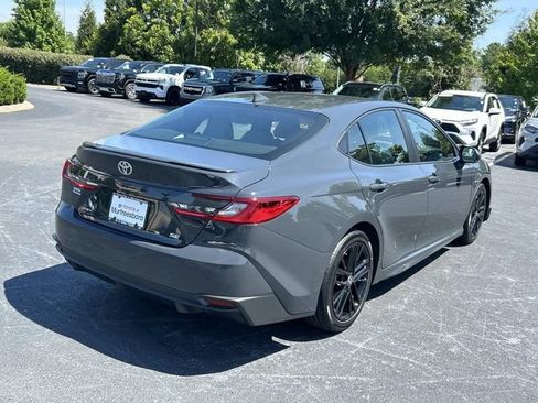 Used 2025 Toyota Camry SE w/ Convenience Package FWD image 4